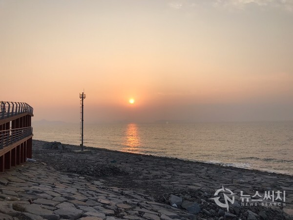 새만금 간척지에서 바라본 선유도 방향의 일몰