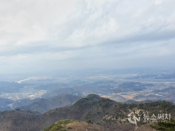 감악산에서 바라본 임진강과 파주 적성들판