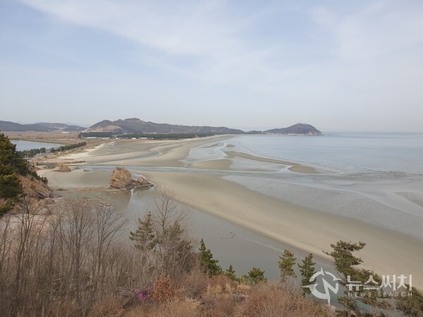천연비행장으로 사용됐던 백령도 사곶해안의 모습이다.