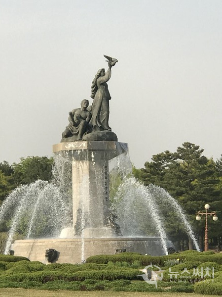 국화의사당 분수대