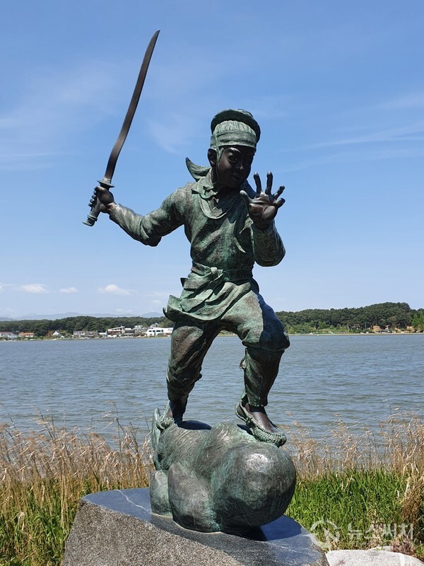 경포호 홍길동 동상