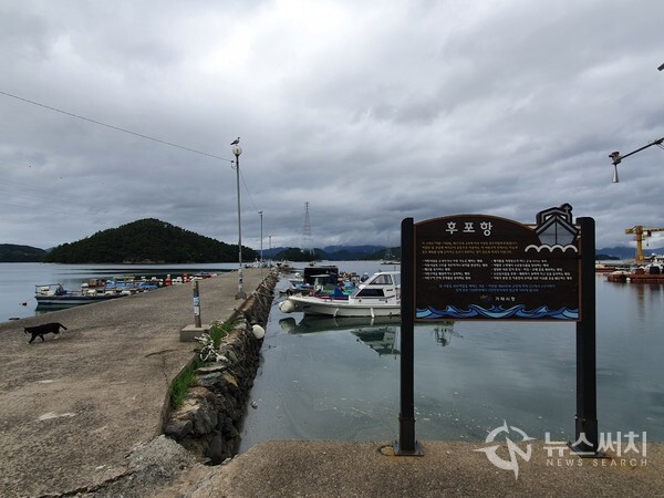 후포항. 경남 거제시 사등면 오량리에 ‘후포항’이라는 시골어항이 있는데, 거제 시골바닷가 고기잡이 항구의 정취를 물씬 풍기는 한적한 곳이다.  