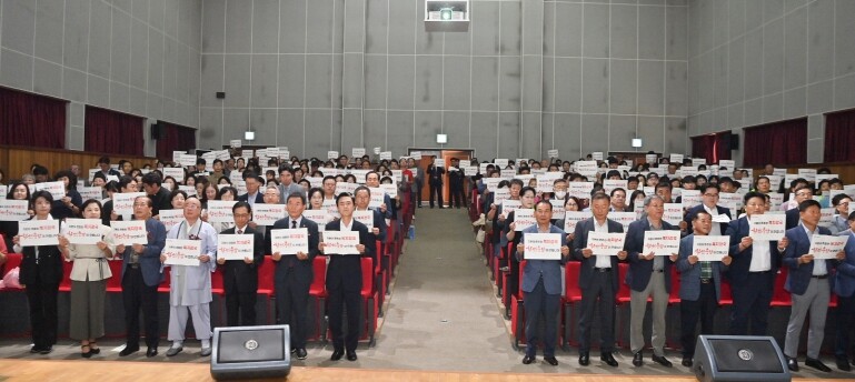 충남도, 사회복지 종사자 지원 아끼지...