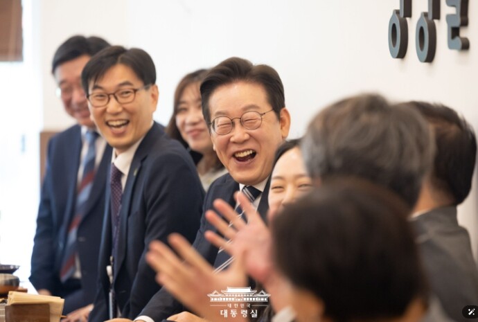이재명 대통령, 세종 근무 공직자 격...