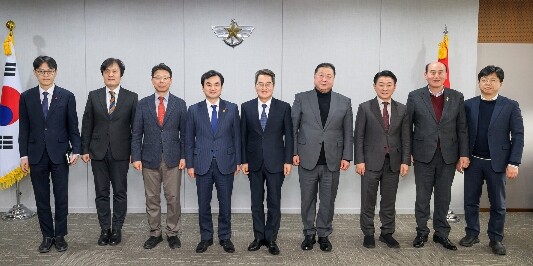 김동연, 안규백 국방부 장관과 반환공...