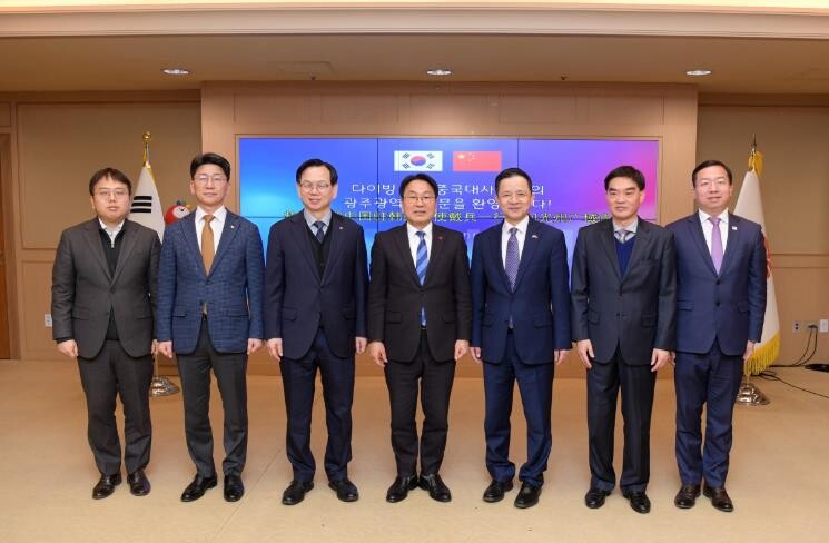 강기정 광주광역시장, 다이빙 주한중국...