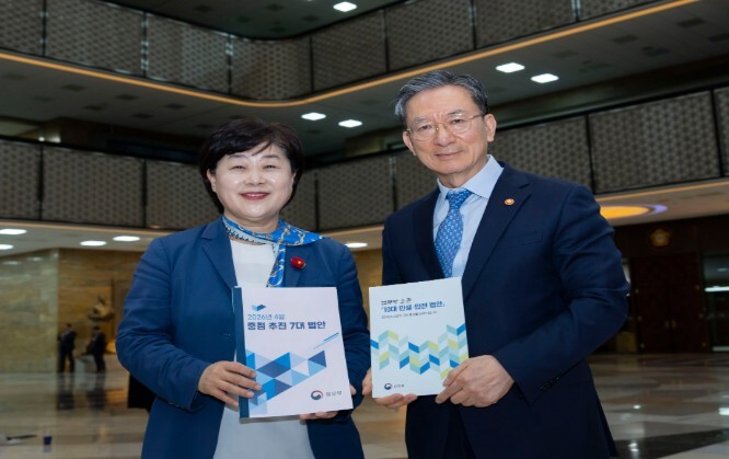 법무부 정성호 장관, 더불어민주당 원...