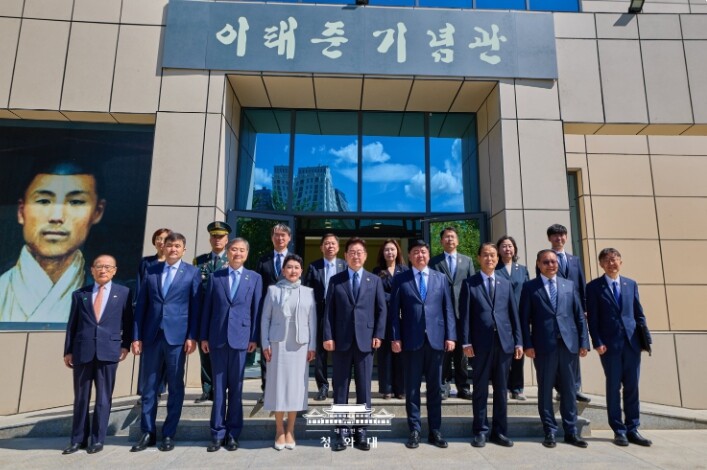 이 대통령 "이태준 열사 숭...