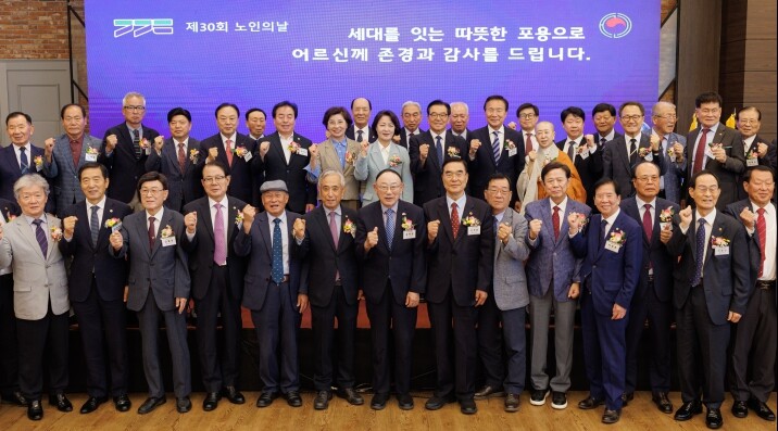 추미애, “어르신들이 당당하고 기품 ...